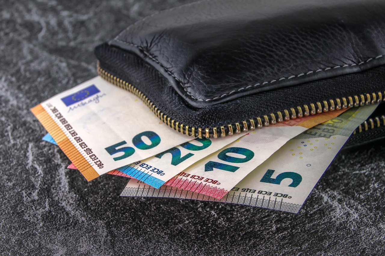 Lạm phát khu vực đồng Euro tăng cao hơn dự kiến 2,5% vào tháng 1 do giá năng lượng tăng